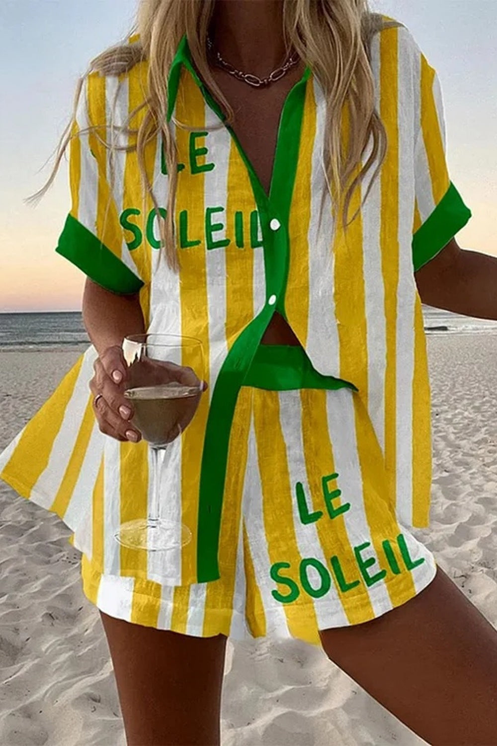 Halora – Korte linnen set met gele strepen