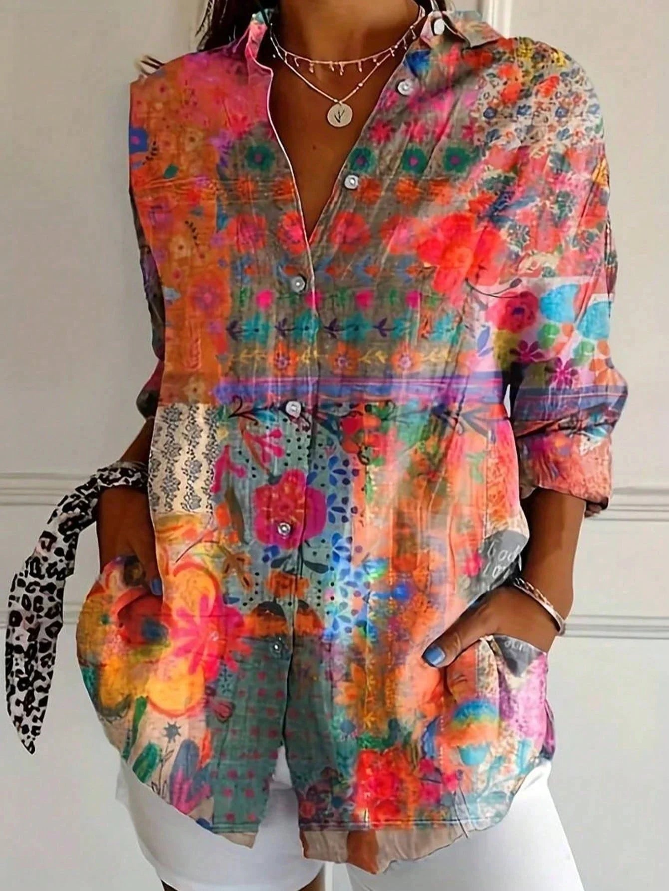 Van Laar | Kleurrijke blouse met speelse print